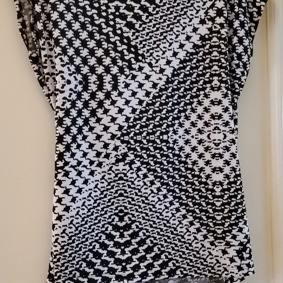 Passports Cap Sleeve Top Asymmetrical hem Sz M - Picture 6 of 9